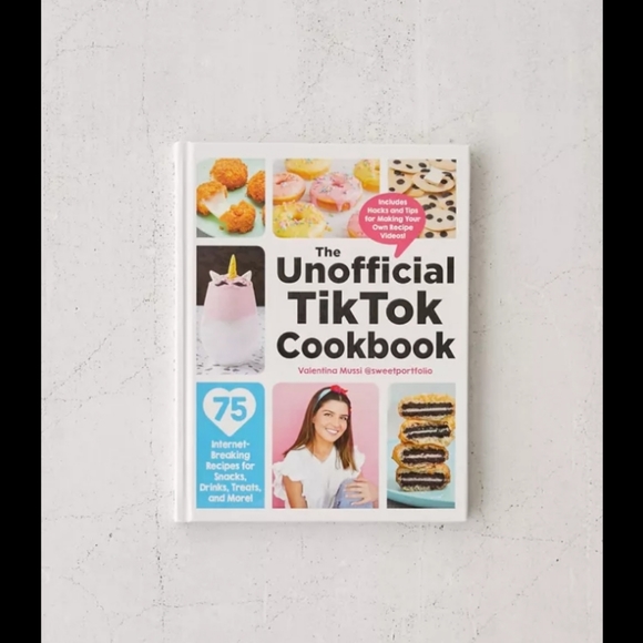 The Unofficial Tick Tok Cookbook - Picture 1 of 1